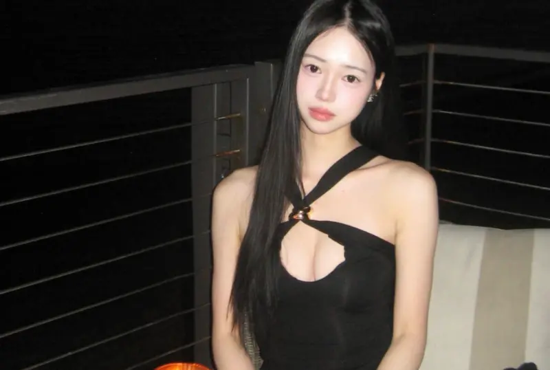 ▲嚴凱泰的女兒嚴珮瑜20歲了，成功轉大人的她，近日也公開IG帳號，分享一系列生活美照引爆討論，更被抓包坐駕是1800萬賓利跑車而非裕隆自家汽車。（圖／嚴珮瑜IG@michelleyen__）