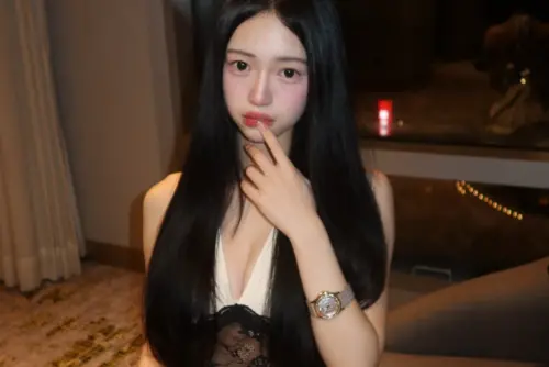 ▲嚴珮瑜穿衣風格大膽，不吝嗇分享好身材。（圖／嚴珮瑜IG@michelleyen__）