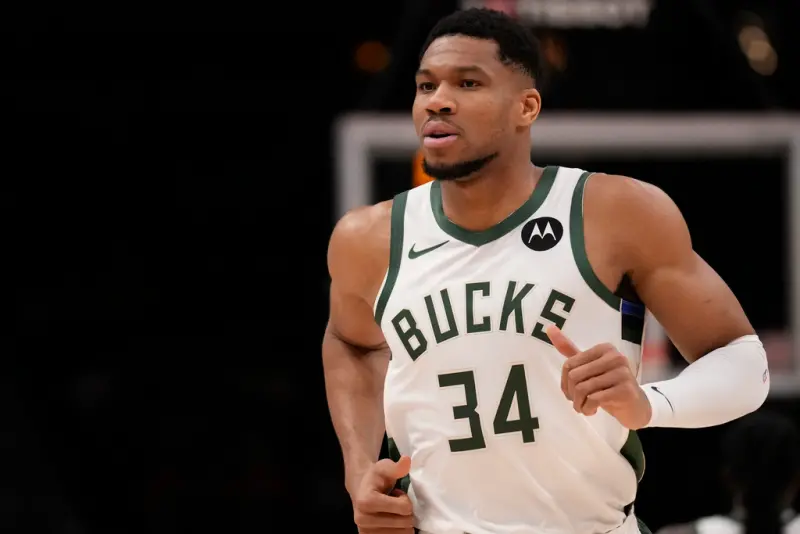 ▲密爾瓦基公鹿隊終於認清現實。隨著戰績沉淪與更衣室氣氛崩壞，這支昔日冠軍之師正式開始聽取關於當家球星揚尼斯·阿德托昆博（Giannis Antetokounmpo）的報價。（圖／美聯社／達志影像）