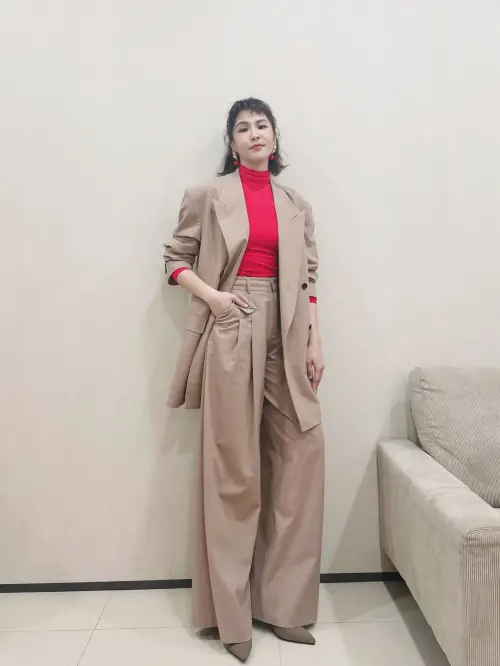 ▲曾沛慈在尾牙舞台上跌倒，嚇壞眾人。（圖／翻攝自曾沛慈IG@tseng_pets_ohyeah）