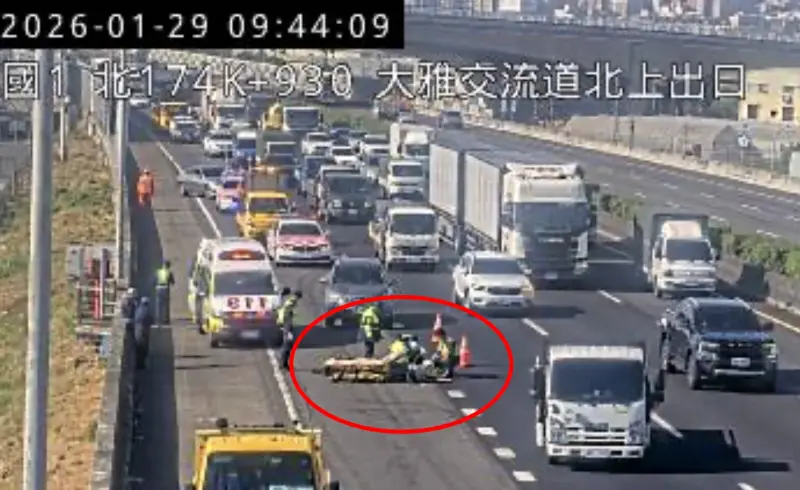 ▲砍傷土風舞老師的嫌犯，犯案後闖進國道一號遭撞骨折。（圖／翻攝高速公路資訊網）