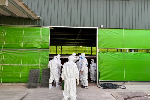 ▲防疫人員進入牧場。（圖／台中市政府提供，2026.01.29）