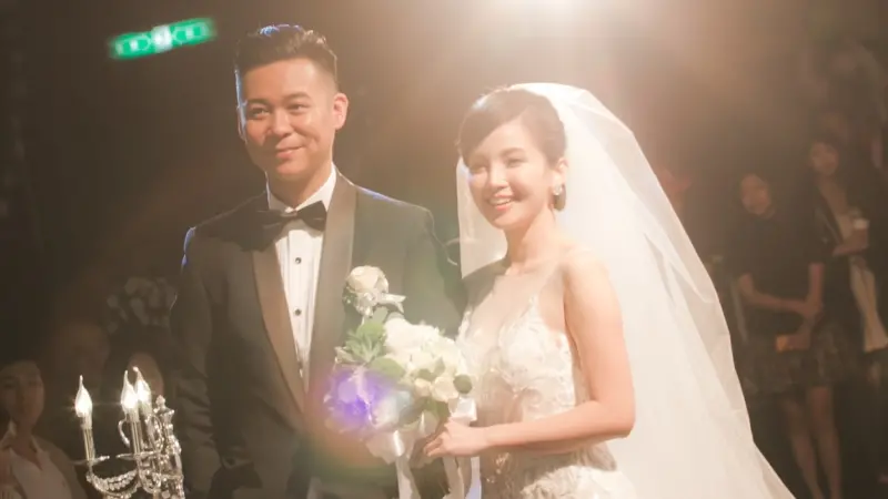 ▲鍾欣怡（右）近日被誤傳婚變，她坦言其實是因聲帶出狀況陷入數月失聲，導致「無法說話」，她與老公孫樂欣仍攜手前行，並在低潮中轉化創立水晶品牌，重新找回平衡。（圖／翻攝自鍾欣怡臉書）