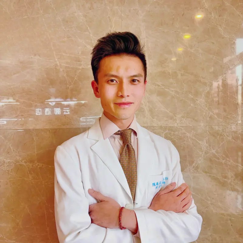 ▲網紅牙醫吳宗儒擔任「藝識流」執行長及「四大護法」之一,見到被害人因連日凌虐而昏迷卻沒有立刻報案送醫。(圖/翻攝臉書)