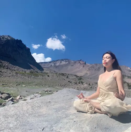 ▲檢察官查出「藝識流」創辦人王禹婕限制四大護法用餐、如廁都須得到她指示；對於位階最低的被害人則限制活動範圍只限學院一樓，沒她同意不准去其他樓層。（圖／翻攝臉書）