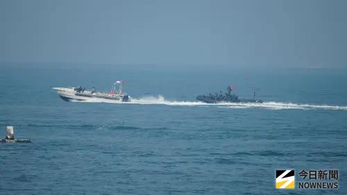 ▲115年春節加強戰備操演，M109特戰突擊艇模擬追擊可疑船隻。（圖／記者呂炯昌攝，2026.01.29）