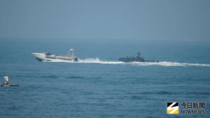    ▲115年春節加強戰備操演，M109特戰突擊艇模擬追擊可疑船隻。（圖／記者呂炯昌攝，2026.01.29）  