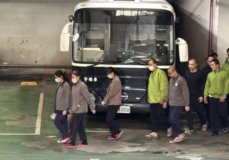 ▲藝識流創辦人王禹婕（左1）等人今被依傷害致死罪起訴。（圖／翻攝畫面）