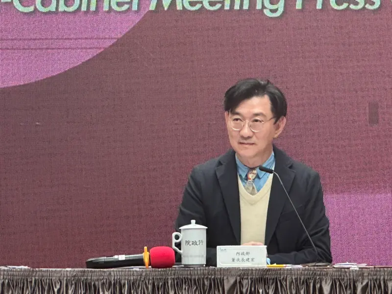 ▲內政部次長董建宏表示，依據《國籍法》立委就職後一年內須提出放棄其他國籍證明，這沒有討論空間。（圖／記者陳威叡攝，2026.01.29）