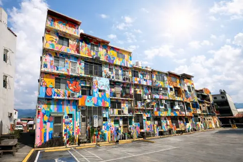 ▲甲仙商圈理事長更積極推動「貓巷」彩繪計畫，並於2023年啟動《甲仙貓元年城市IP計畫》。（圖／甲仙區公所提供）