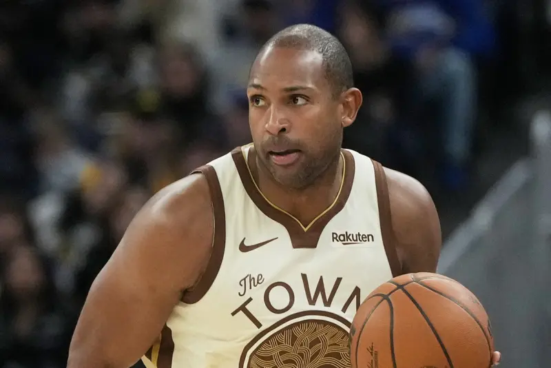 ▲總教練科爾（Steve Kerr）賽後正式表態，傾向持續讓39歲老將艾爾·霍福德（Al Horford）擔任先發中鋒。（圖／美聯社／達志影像）