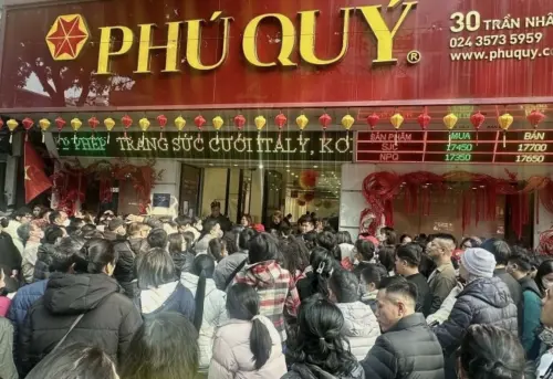 銀價狂飆引爆搶購潮！越南民眾排隊搶買白銀　等半年也甘願
