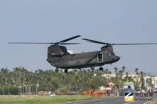 ▲訓練以實戰化情境規劃，學員採「自跳自拉」方式完成空中操作，從離機、開傘、操傘到進場落地。（圖／記者莊全成攝，2026.01.29）