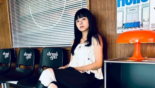 ▲163braces（如圖）私底下是個宅女，比起真人，她更相信初音未來。（圖／形上娛樂提供）