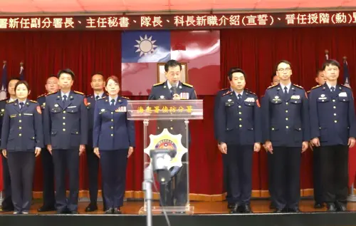 ▲海巡署偵防分署舉行新任副分署長、主任秘書、科長及查緝隊隊長人事異動佈達儀式，由偵防分署分署長黃錫璋(中)佈達。(圖／海巡署偵防分署提供)