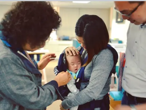 ▲ 在花媽擔任市長時期，擔任秘書的林智鴻表示，花媽對在市政工作上落實理想，是堅定向前；花媽站在民主傳承的航道上，對晚輩的提攜更是不分你我，時常關心大家的近況，對於幕僚群的生兒育女都是溫暖關懷。（圖／高雄市議員林智鴻辦公室提供）