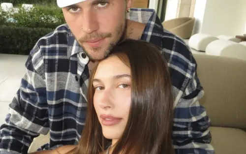 ▲小賈斯汀（後）和老婆海莉感情非常穩定。（圖／翻攝自IG@lilbieber）