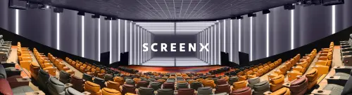 ▲ScreenX影廳，用電影畫面全面包圍觀眾，擁有270度視覺體驗，除了正前方主螢幕外，利用投影機延伸畫面打在左右兩側牆壁上。（圖/秀泰影城臉書）