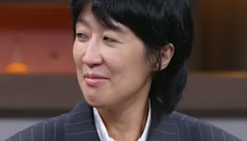 ▲Dex金珍映說崔美娜秀可愛，洪慶真（如圖）瞪他。（圖／翻攝自Netflix）