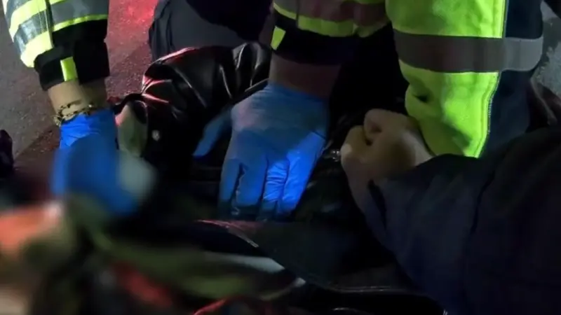 ▲一名住在新北市新莊區的32歲黃姓男子，喝醉後於路邊不斷咆哮。（圖／翻攝畫面）