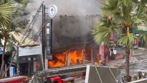 快訊／加油站就在旁邊！台中寢具店陷火海延燒5店　驚悚畫面曝
