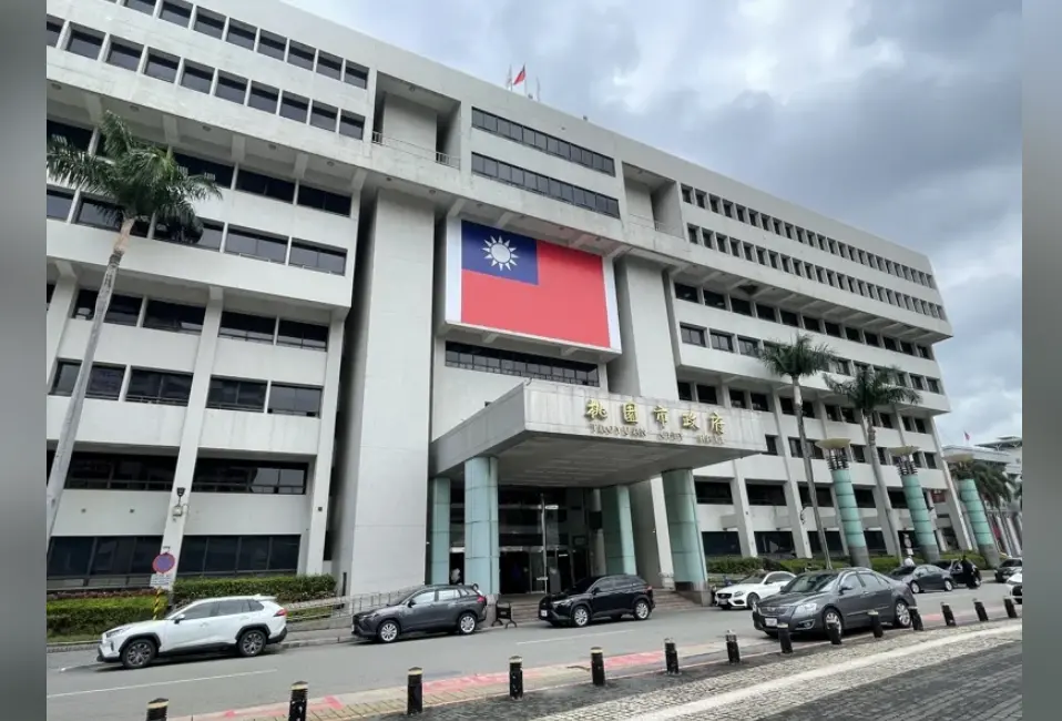 ▲桃園市政府驚傳職員墜樓意外。（圖／翻攝畫面）