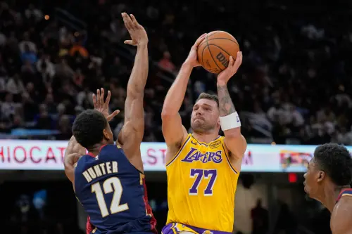 NBA／唐西奇傷勢曝光！騎士主場意外踩空　左腳踝酸痛列出戰成疑
