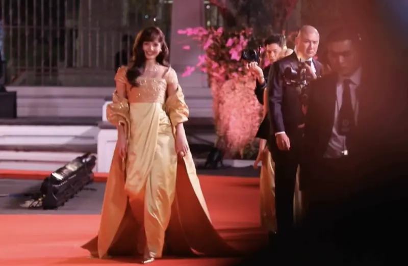 ▲Lisa身兼全球知名K-pop女團Blackpink成員，其國際知名度被認為能有效吸引更多遊客關注泰國的觀光資源。（圖／翻攝自影片）