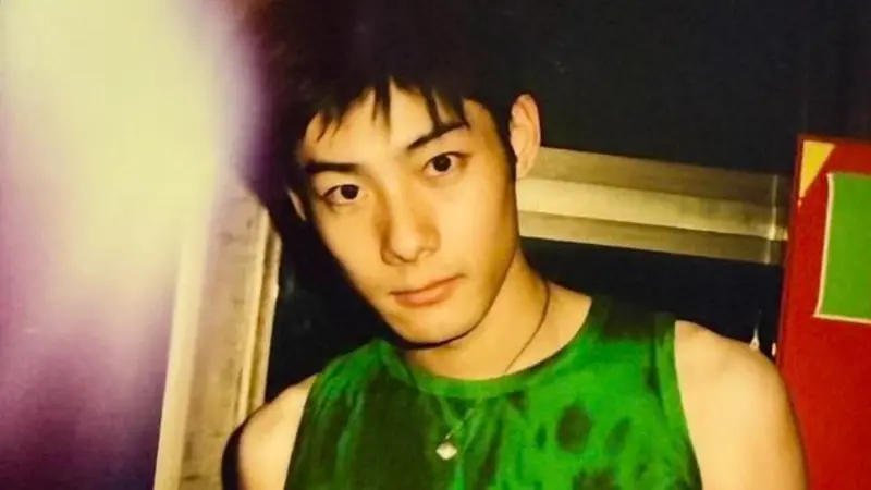 ▲施易男鮮肉時期舊照曝光，友人形容「根本是現在的CORTIS」。（圖／施易男 Eli Shih臉書）