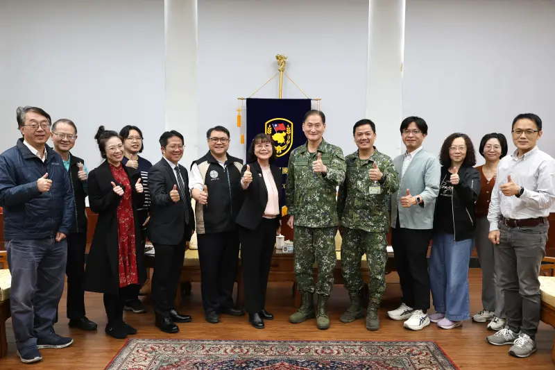 ▲高雄空大校長陳月端率團拜會八軍團指揮官劉暐欣，就國軍終身學習、多元進修與第二專長培訓達成共識。（圖／記者莊全成翻攝）