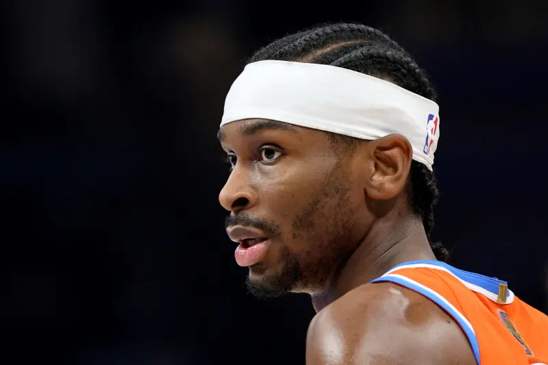 ▲總冠軍奧克拉荷馬雷霆隊的統治力正遭受嚴峻挑戰。昨日雷霆作客明尼蘇達，遭到灰狼隊單場22記三分球的火力狂轟，當家球星「SGA」亞歷山大「SGA」亞歷山大（Shai Gilgeous-Alexander）空砍30分，終場以111：123敗北。（圖／美聯社／達志影像）