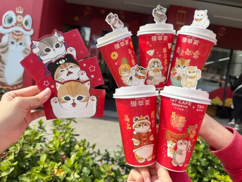 7-11春節迎招財貓！5款貓福珊迪杯塞、免費送：收銀機還會喵喵叫
