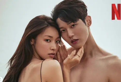 ▲崔美娜秀（左）有天生的自信美。（圖／翻攝自IG@netflixkr）