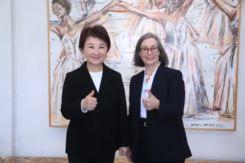 ▲藍鶯第一次到台中，透露在美國最愛台灣傳統口味的珍珠奶茶。（圖／台中市政府提供，2026.01.30）