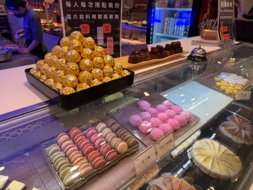 ▲極千葉火鍋每人799元起就享有海鮮、肉品吃到飽，近日加推「金莎巧克力山」。（圖／千葉火鍋集團提供https://www.cyhotpot.net）