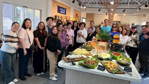 ▲東南亞旅遊業者實地走訪高雄日光小林社區，透過特色飲食與在地體驗，深入感受大武壠族生活樣貌，強化未來行程包裝與市場推廣的合作基礎。（圖／高市府農業局提供）