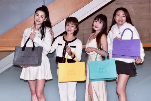 ▲熟女團體F40都是曾經歷人生低谷且事業有成的女性。左起為艾軒、關關、王宥忻、Cony。（圖／女神愛啪啪提供）