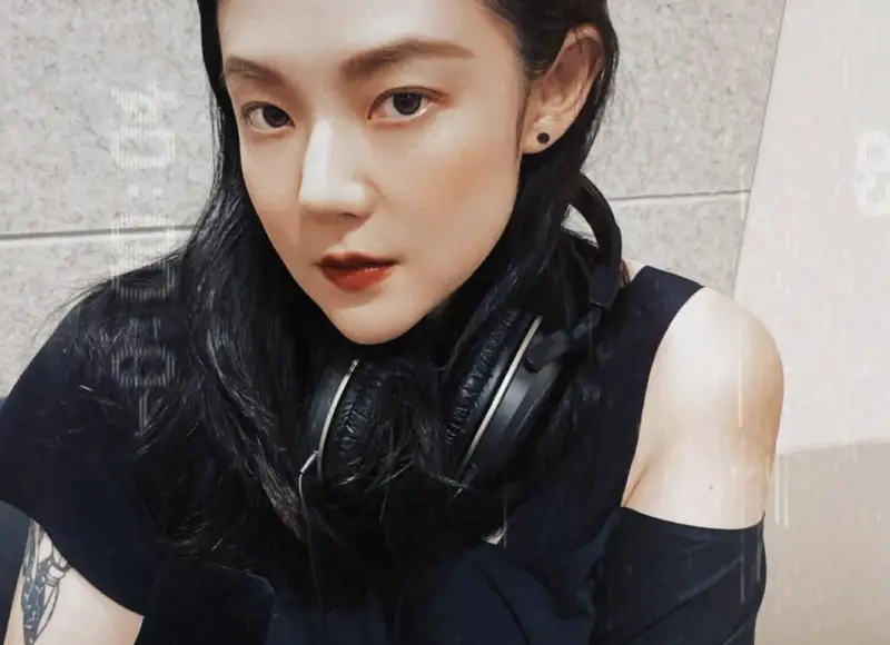 ▲歐陽靖（如圖）和日本前夫小菅亮輔離婚後，和兒子「新醬」定居台南，今（30）日她在社群分享單親媽媽，坦言聽到兒子親口說「我沒有爸爸」時，內心非常心疼。（圖／IG@imginoy）