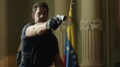 ▲《傑克．萊恩》第二季最後一集，主角持槍闖進委內瑞拉總統府當年被罵翻，如今被封神預言。（圖／翻攝自 Prime Video YouTube）