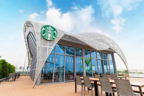 關西輸了！全台最強休息站年賺10億逆襲：後台超硬、數位水族美瘋
