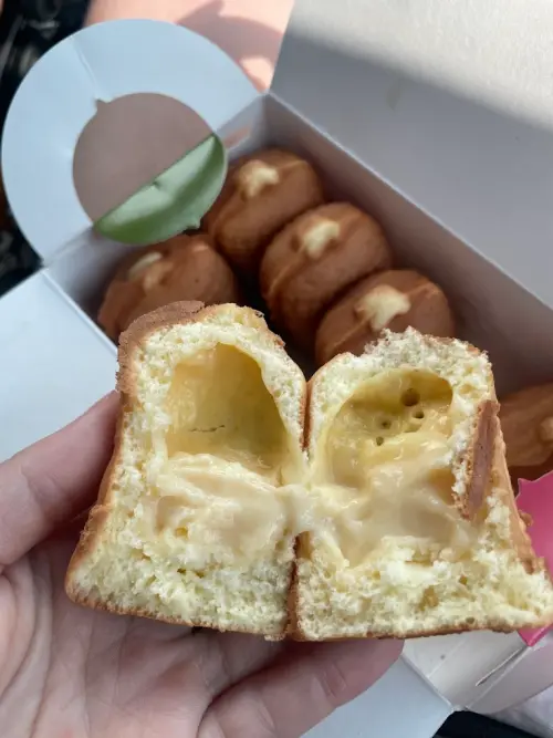 ▲小林煎餅的「釣鐘燒」曾創下單月熱銷 2 萬盒的神話紀錄，爆漿奶油內餡讓它成為清水服務區長年不敗的必買伴手禮王。（圖／翻攝自Google評價）