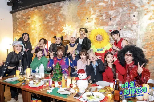 ▲《明星製作公司》玩起交換禮物場面失控。（圖／TVBS提供）