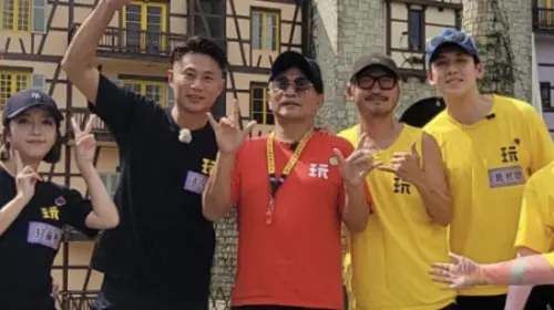 彭小刀替坤達代班主持《玩很大》！被她怒罵撲倒在地　吳宗憲看傻
