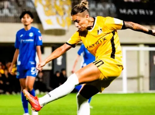 ▲(右一)高雄AttackersDaiana及時跟進補射破網助球隊先馳得點。(圖/健身工廠提供)