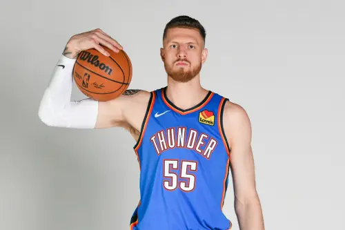 ▲《Third Apron》報導稱，哈爾特斯泰與多爾特是湖人總經理佩林卡（Rob Pelinka）心目中的「夢幻目標」。（圖／美聯社／達志影像）