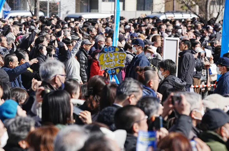    ▲民眾擠爆高市早苗的造勢會場。（圖／美聯社／達志影像）  