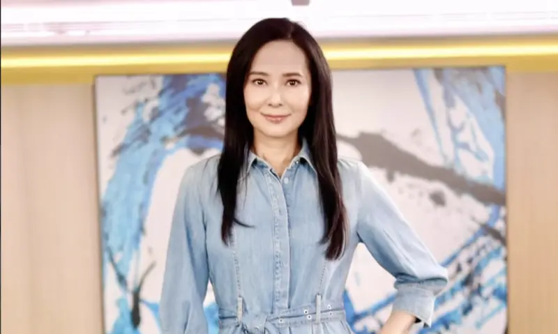 ▲《尋秦記》中的「最美港姐」郭羨妮，年過半百不覺得自己老，外表也依然凍齡，懶得理會負評，還表示被問到年紀，會感到好像才40出頭而已。（圖／摘自 IG@sonijakk）