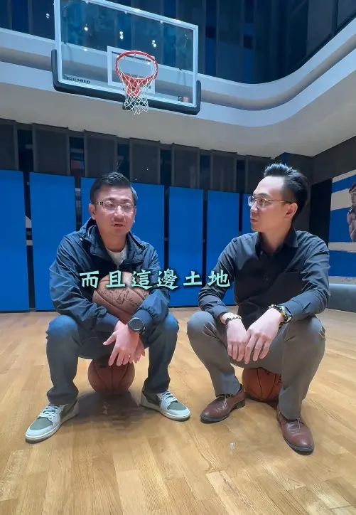 ▲豪宅內有球場!謝典霖一動作犯大忌,籃球人看傻:虧他是籃協會長。(圖/Instagram:億百豪森billion.haoson)