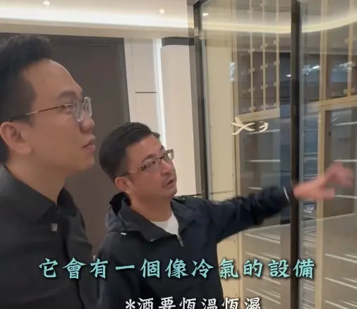    ▲700坪「衣鳳百貨」 開箱！室內挑高籃球場、大型酒櫃，謝典霖： 在台北就是一般人的家庭。（圖／Instagram：billion.haoson）  