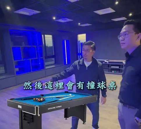 ▲700坪「衣鳳百貨」 開箱！室內挑高籃球場、大型酒櫃　謝典霖： 在台北就是一般人的家庭。（圖／Instagram：billion.haoson）